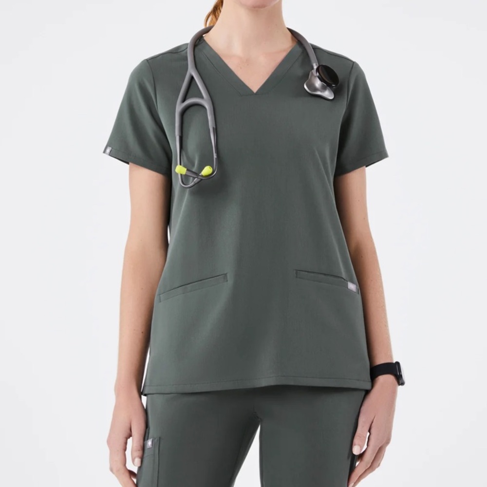 Figs Casma Three-Pocket Scrub Top